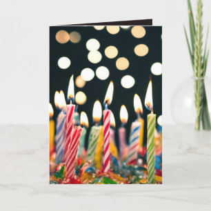 Carte Beaucoup de bougies d'anniversaire sur un gâteau
