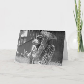 Carte Bébé jouant Tuba, 1923