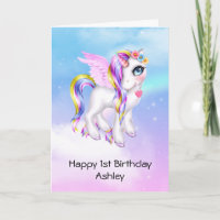 Belle licorne avec Rainbow Mane Anniversaire
