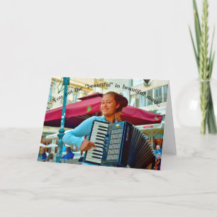 Carte Belle musicienne accordioniste féminine Anniversai
