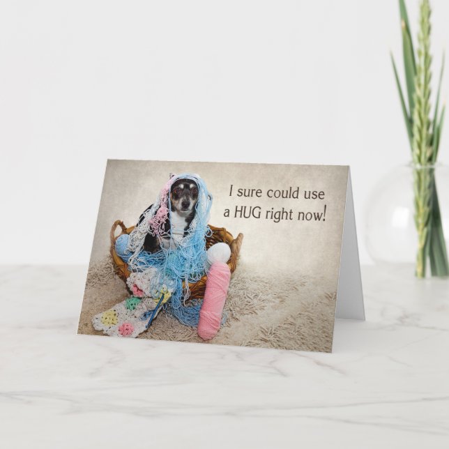CARTE BESOIN D'UN HUG - HUMOUR - CHIEN TANGÉ EN YARN (Devant)