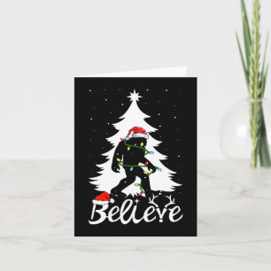 Carte Bigfoot portant Noël Arbre Sasquatch Croyant