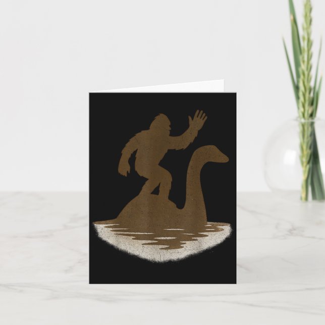 Carte Bigfoot Riding Loch Ness Monster Funny Sasquatch  (Devant)