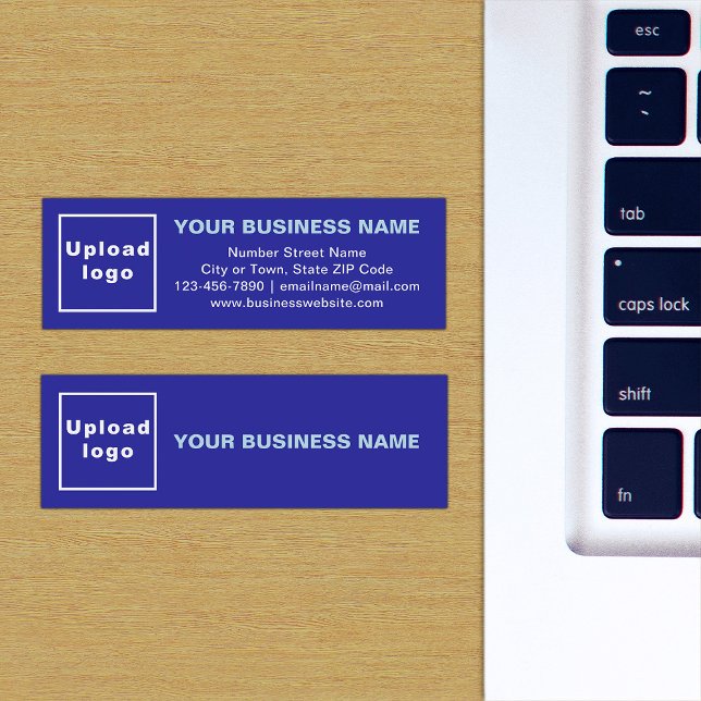 Carte bleue de marque d'affaires sur mini-taille (The front and back of the blue mini business card with your brand)
