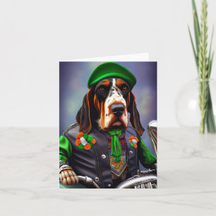 Carte Bluetick Coonhound conduisant un vélo pour la Sain