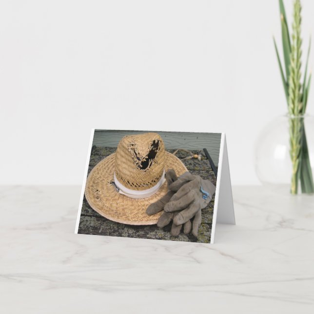 Carte Casquette et gants de jardin bien utilisés (Devant)