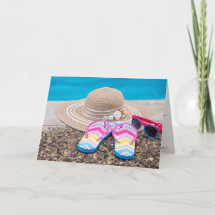 Carte casquette et tongs au bord de la piscine Fête des 