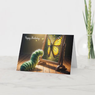Carte Caterpillar vert d'anniversaire devant un papillon