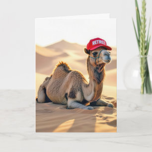 Carte Chameau à la retraite portant une casquette rouge