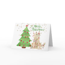 Chien mignon enveloppé dans les lumières de Noël à