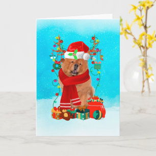 Carte Chow Chow dans la neige avec cadeaux de Noël