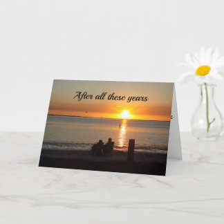 Carte Couple Asseyez-Vous Sur La Plage Au coucher Du Sol