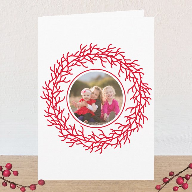 Carte Couronne scandinave photo Noël rouge et blanc (Scandinavian wreath personalized photo red and white Christmas or Holiday card)