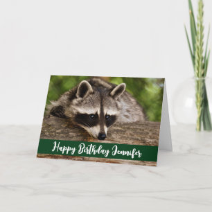 Carte Cute Raccoon reposant sur un journal Anniversaire
