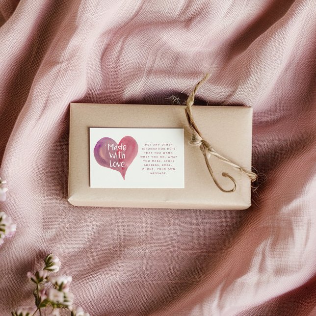 Carte D'accompagnement Aquarelle coeur fait d'amour Liens sociaux (Handmade gift wrapped in kraft paper with twine, featuring a ‘Made with Love’ tag with social media )