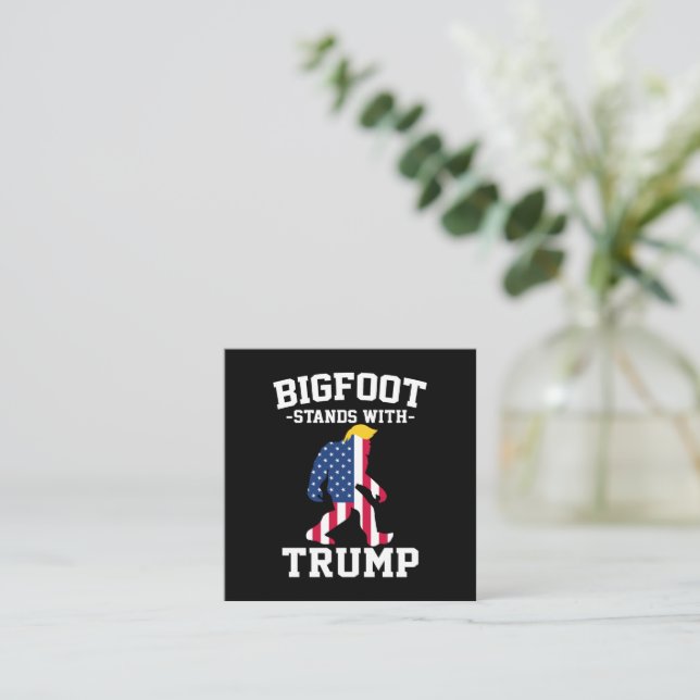 Carte D'accompagnement Bigfoot Se Déplace Avec Les Élections Trump De 202 (Debout devant)
