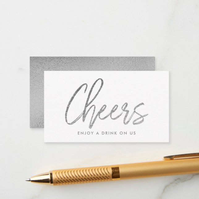 Carte D'accompagnement Billet de boisson "Cheers" à motif argenté moderne (Devant/Arrière en situation)