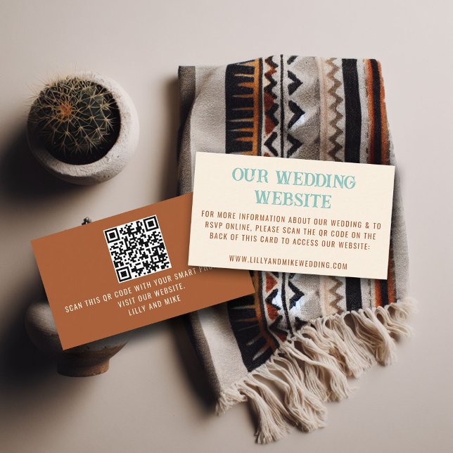 Carte D'accompagnement Code QR du site Web de mariage Cowboy Country West (cowboy country western desert wedding website qr code enclosure card aztec pattern terracotta teal)