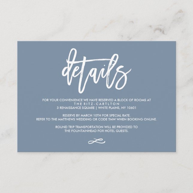 Carte D'accompagnement Détails du Mariage lettré à la main chic bleu fonc (Devant)