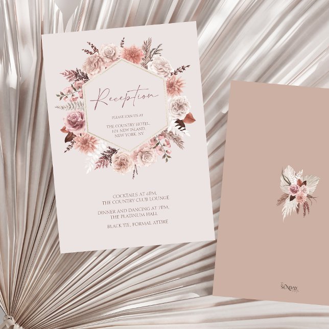 Carte D'accompagnement Dusty Rose Boho Pampas Réception de mariage floral (Boho Dusty Pink Floral Wreath Wedding Reception Enclosure Card)