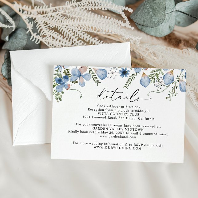 Carte D'accompagnement Elégant bleu Dusty Floral Détails du Mariage (Créateur téléchargé)