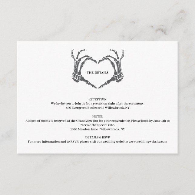 Carte D'accompagnement Mariage d'Halloween à main de squelette romantique (Devant)