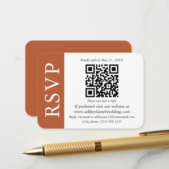 Carte D'accompagnement Mariage QR moderne RSVP Terracotta et blanc (Devant/Arrière en situation)