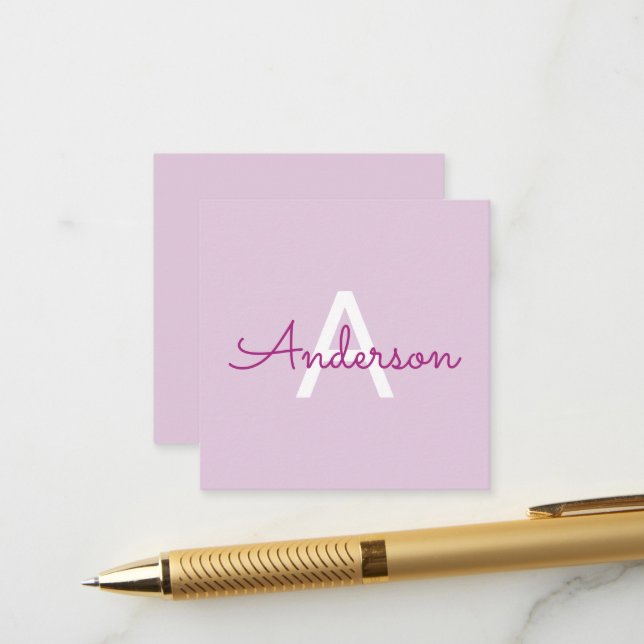 Carte D'accompagnement Nom de script & monogramme | Magenta & Violet clai (Devant/Arrière en situation)