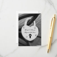 Photo de cadenas du coeur avec mariage vertical à