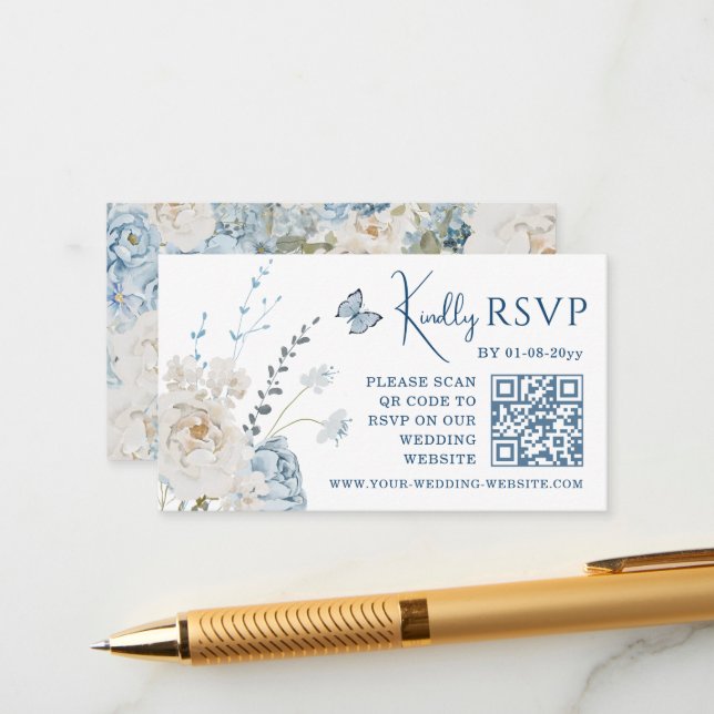 Carte D'accompagnement Romantique Dusty Blue Floral Wedding RSVP QR Code (Devant/Arrière en situation)