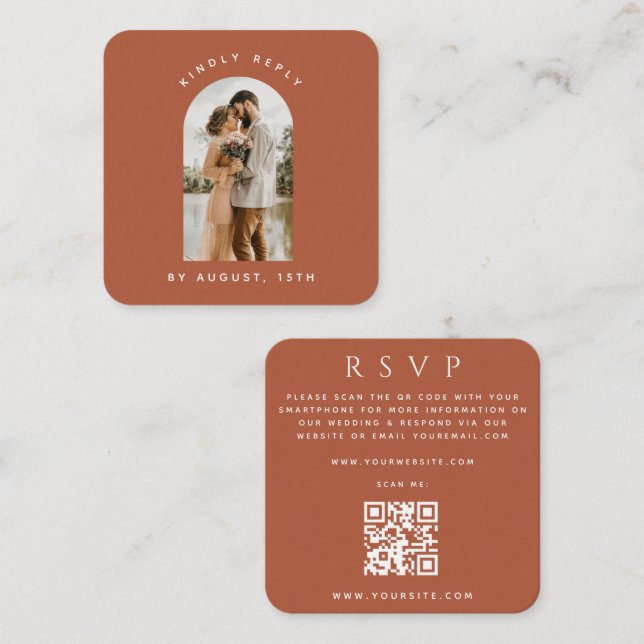 Carte D'accompagnement Terracotta Arch Couple Photo QR Code Wedding RSVP (Devant / Derrière)