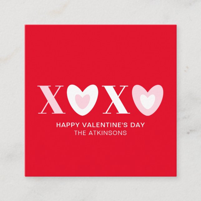 Carte D'accompagnement XOXO rouge blanc coeurs roses typographie moderne  (Devant)