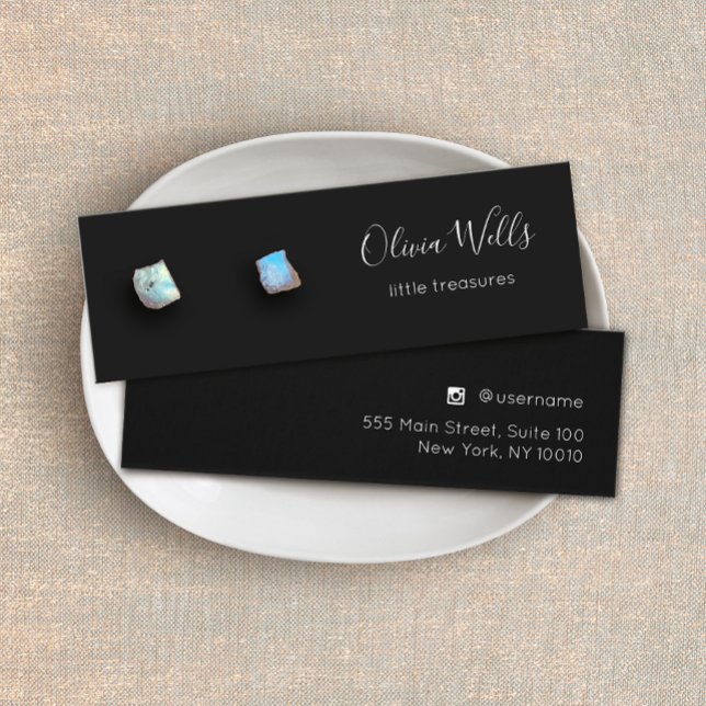 Carte d'affichage pour petit costume noir portant  (Créateur téléchargé)