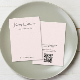 Carte d'affichage rose à l'appui du code QR de scr