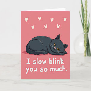 Carte d'amour du clin d'œil lent de chat noir