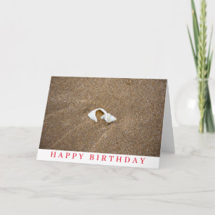 Carte d'anniversaire coquillage brisé sur une plag