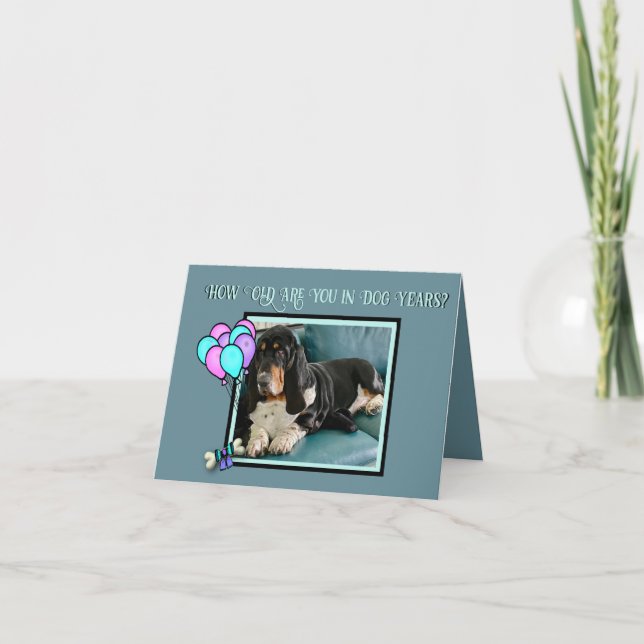 Carte d'Anniversaire du mignon Basset sur "Chien Y (Devant)