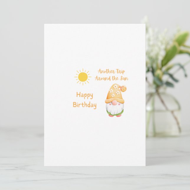 Carte d'anniversaire Gnome pour un autre tour auto (Debout devant)