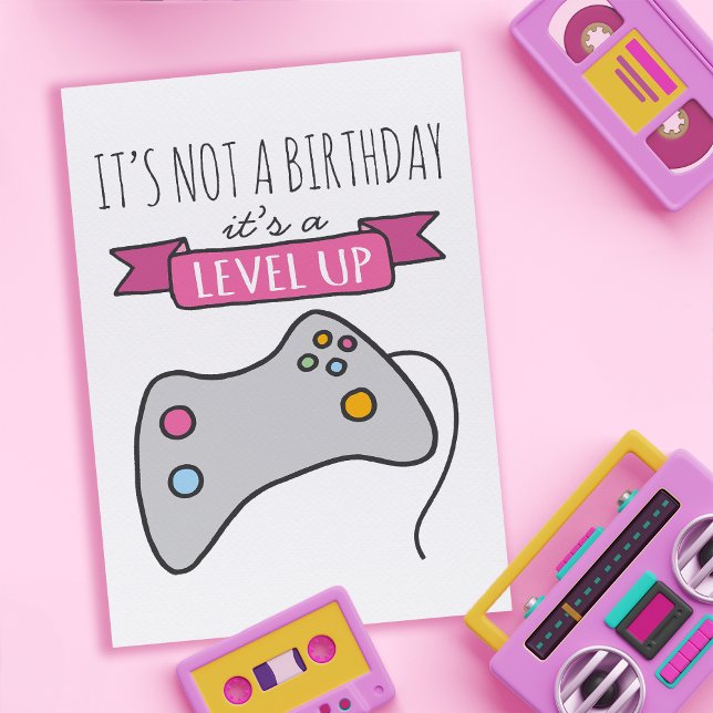 Carte d'anniversaire Niveau supérieur (Give the perfect card for that special gamer in your life, featuring a computer game controller.)