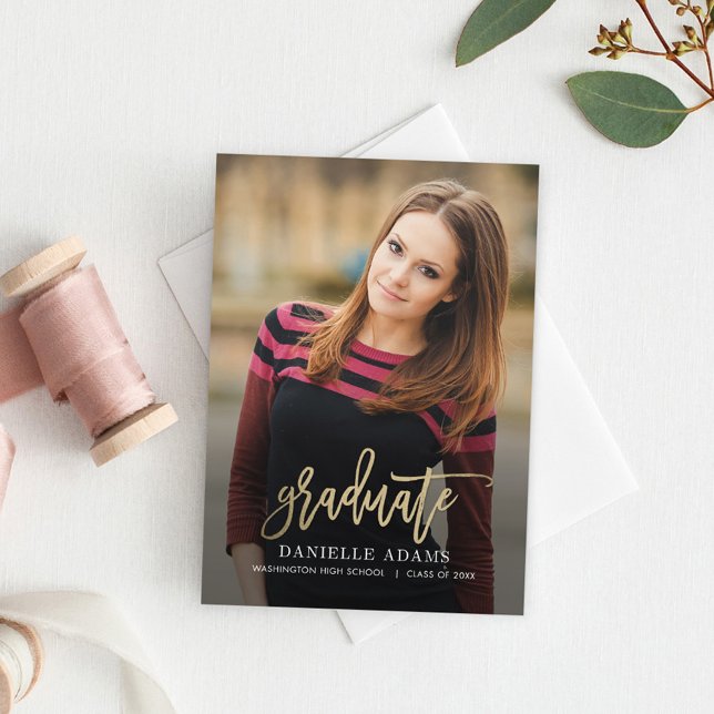 Carte d'annonce de remise de diplôme à couleur mod (Créateur téléchargé)