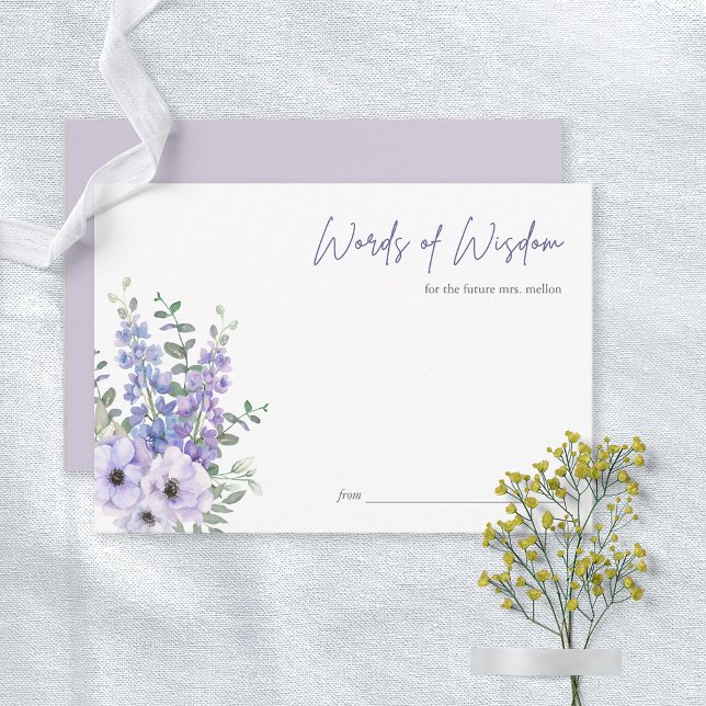 Carte de conseil de Fête des mariées de script de  (Purple Flower Script Bridal Shower Advice Card)
