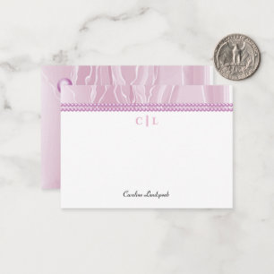Carte De Correspondance Elégant rose soie et perles roses Monogrammes