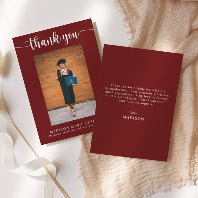 Carte De Correspondance Élégant Script Maroon Graduation Photo Merci (Créateur téléchargé)