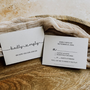 Carte de demande de chanson et de RSVP Love Hearts