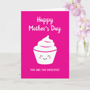 Carte de fête des mères avec gâteau cupcake souria