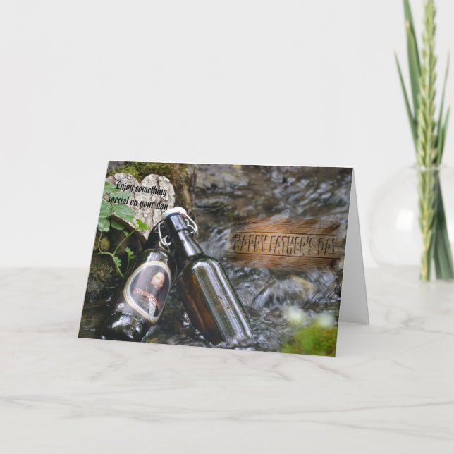 Carte de fête des pères avec bouteilles de bière d (Devant)