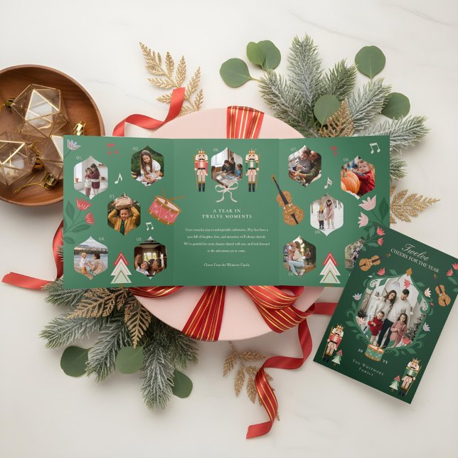 Carte De Fin D'année Trois Volets Casse-Noisette Année En Critique 12 Photos Familia (Nutcracker Year In Review 12 Family Photos Moments Tri-Fold Holiday Card)
