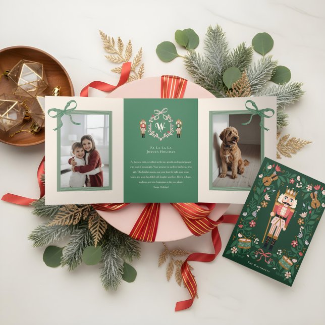Carte De Fin D'année Trois Volets Casse-noix moderne Bow Ribbon cadre photo (Modern Nutcracker Christmas Bow Ribbon Photo Frame Tri-Fold Holiday Card)