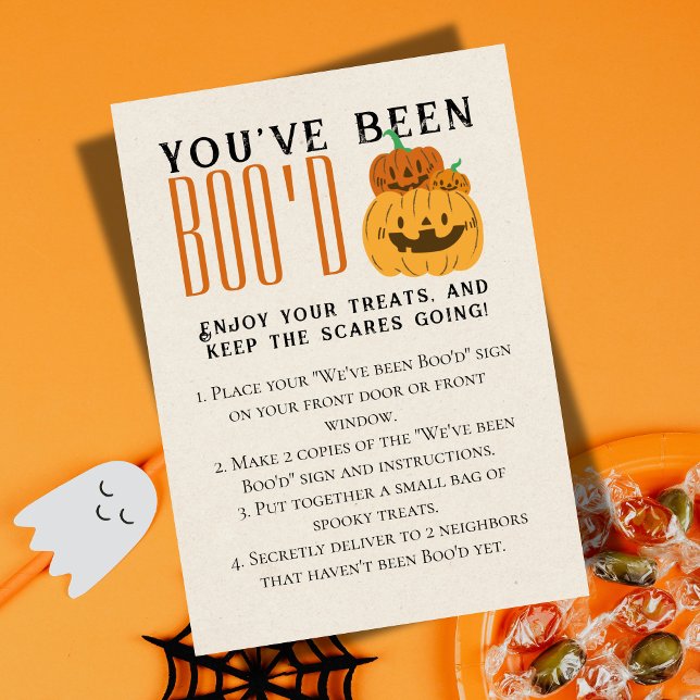 Carte de jeu voisine Boo Jeux d'Halloween (Bring the Halloween spirit to the neighborhood with this "We've been Boo'd" game sign.)