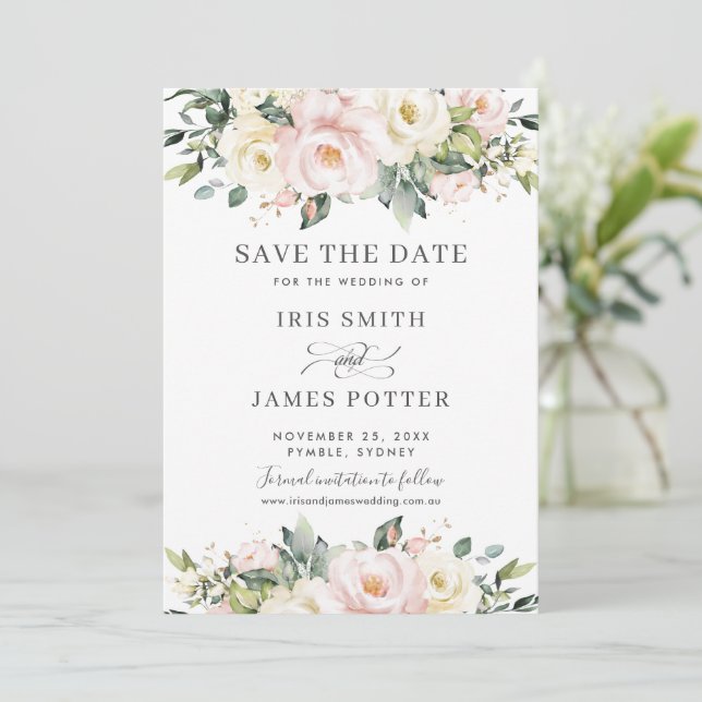Carte de mariage chic blush ivoire à fleurs pour a (Debout devant)